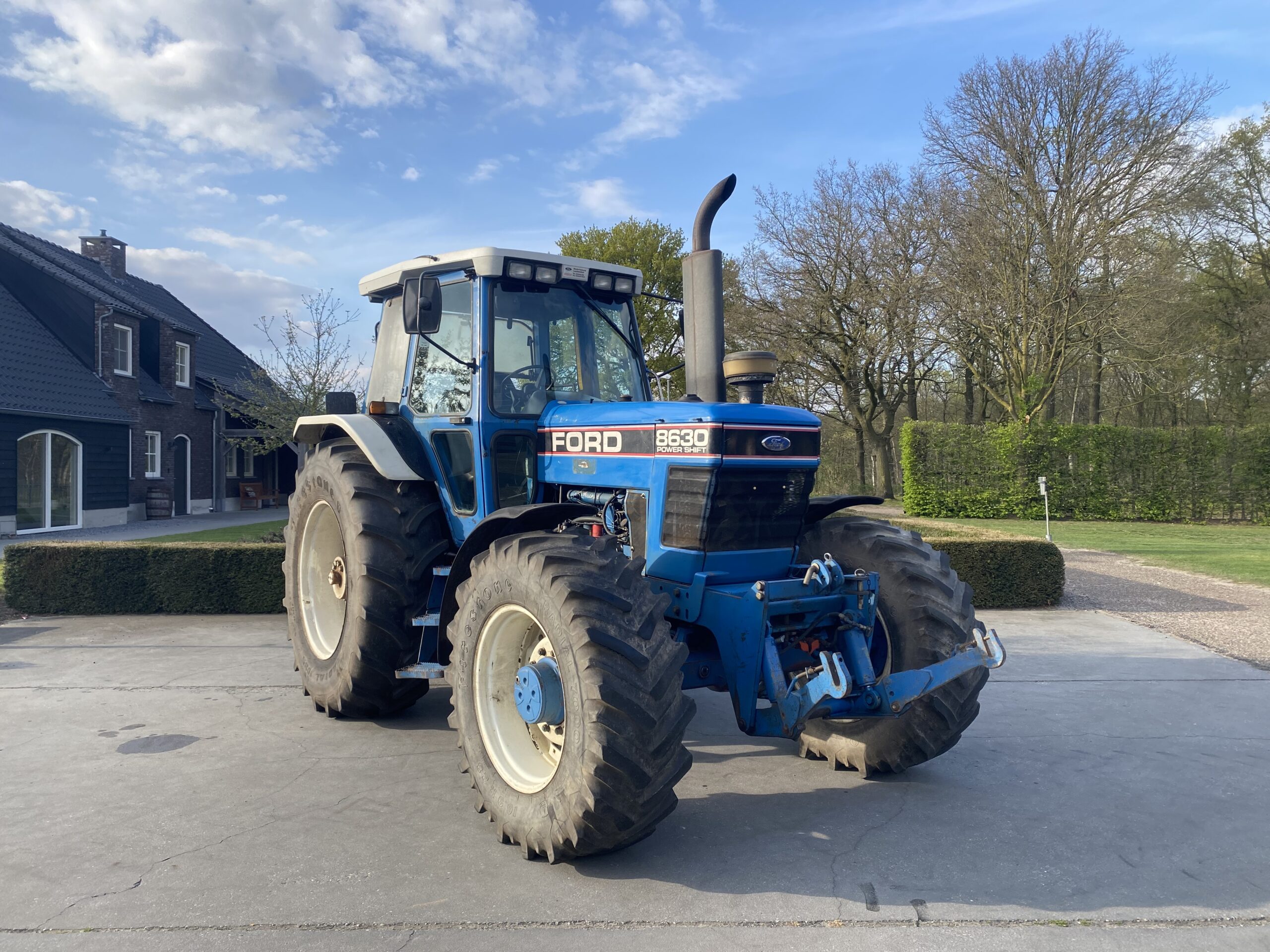 Ford 8630 Powershift 40km Luchtremmen