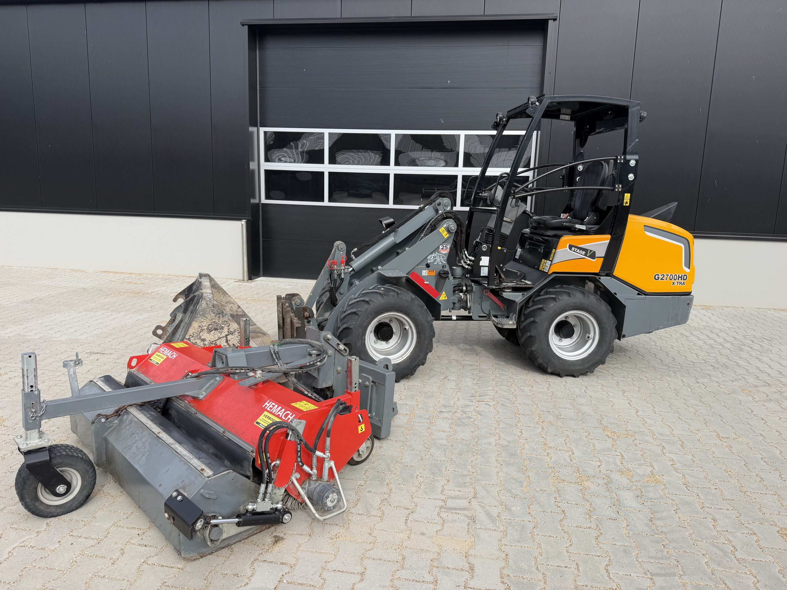 Giant G2700HD Xtra Bak+palletlepels En Veegmachine!